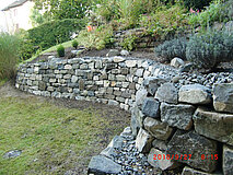 Natursteintrockenmauer